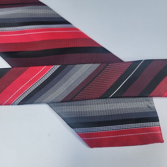 Van Heusen Men polyester tie red stripe  slim 58in long 3 1/4in wide - Picture 8 of 8